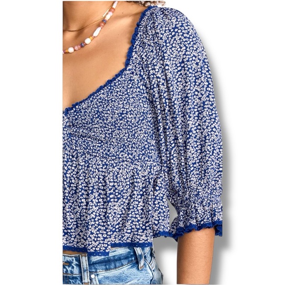 Free People Cropped Sweatheart Neckline V-neck 3/4 Sleeve Blue Floral Blouse - Picture 5 of 16
